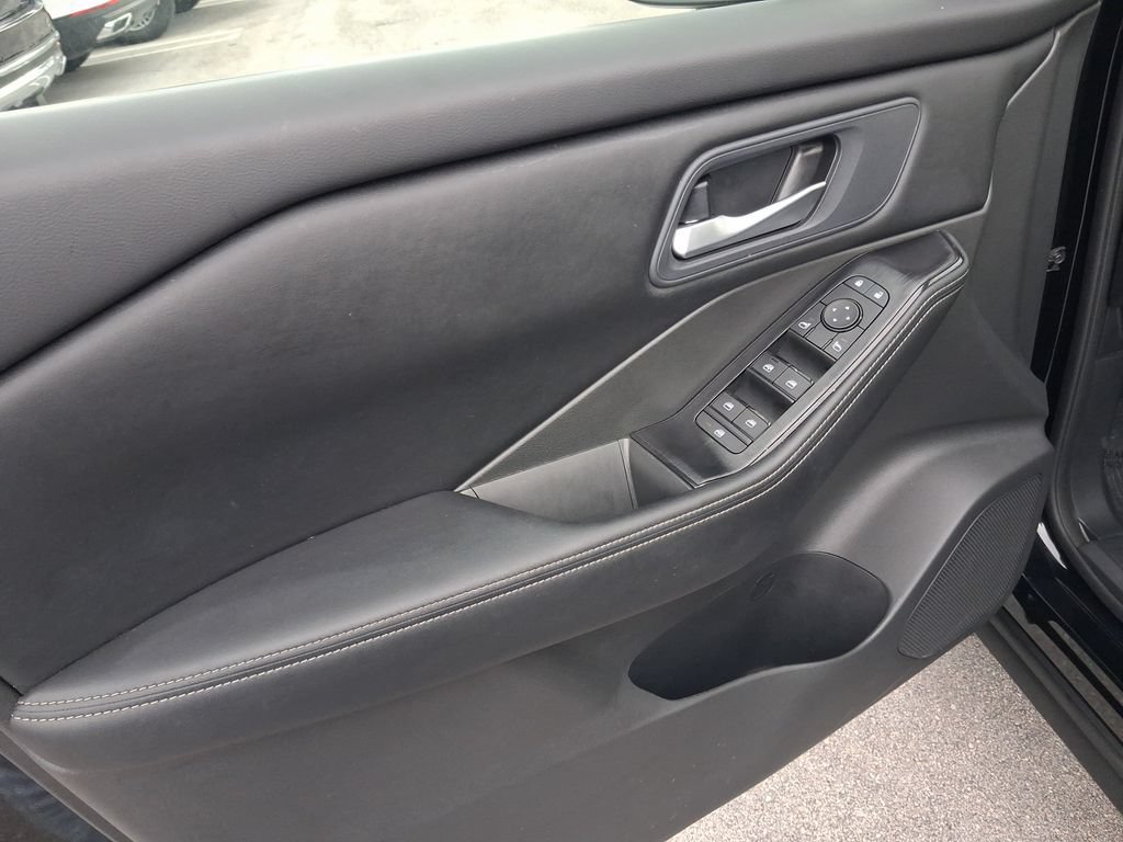 Certified 2025 Nissan Rogue SV FWD image 15