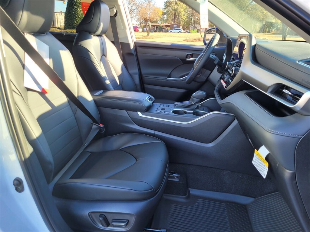 New 2026 Toyota Highlander XLE image 14
