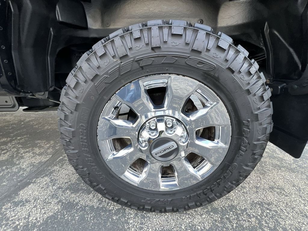 Used 2017 Ford F350 Lariat w/ Chrome Package image 31