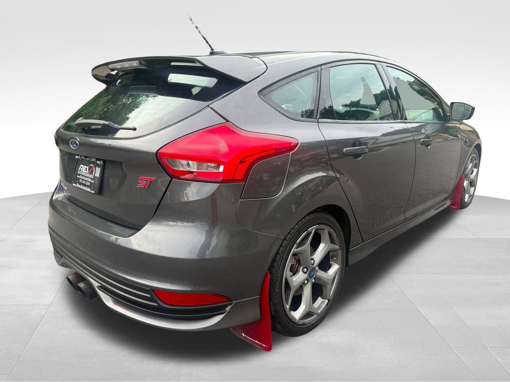 Used 2017 Ford Focus ST w/ Equipment Group 402A FWD image 8