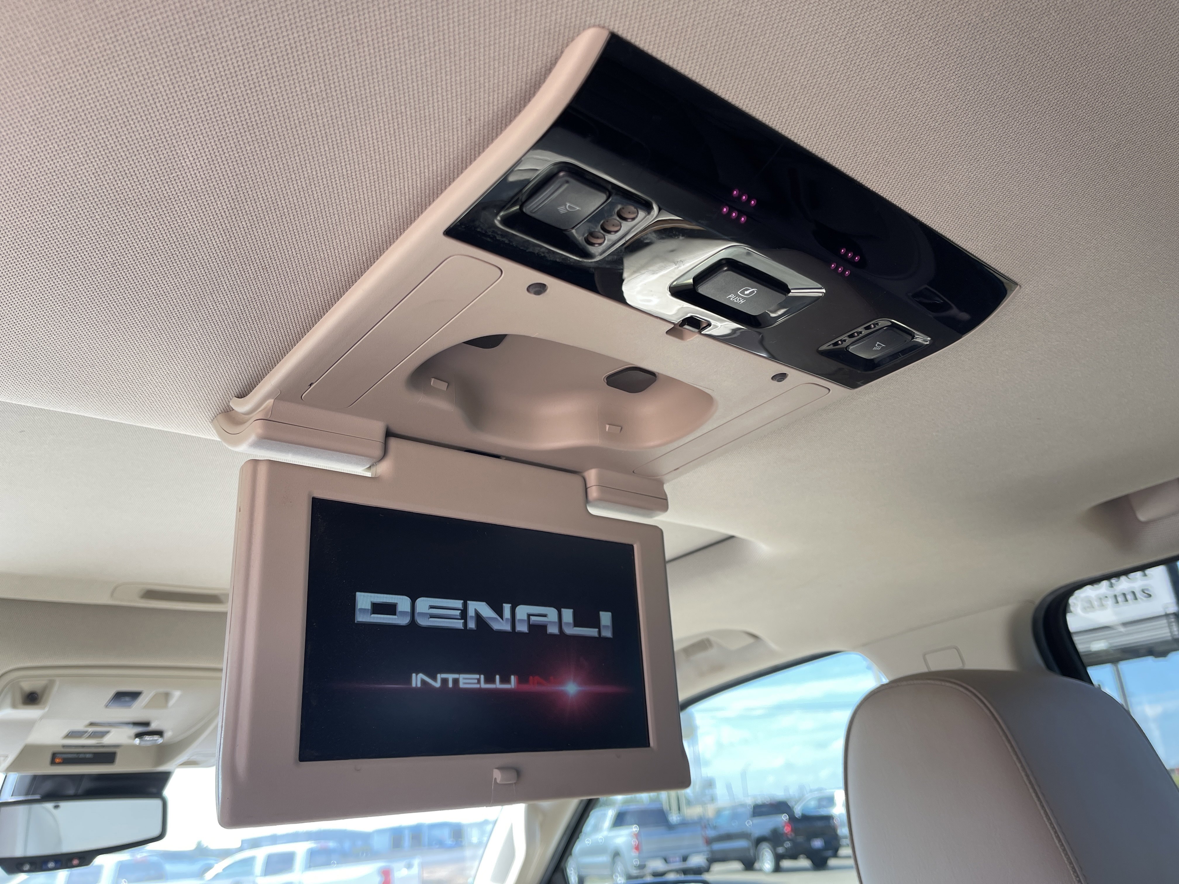 Used 2018 GMC Yukon Denali w/ Open Road Package image 39