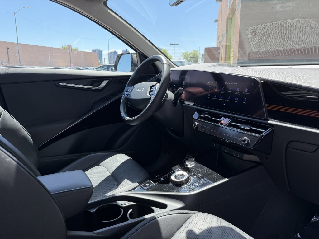Used 2023 Kia Niro Wave w/ Wave Preserve Package image 39