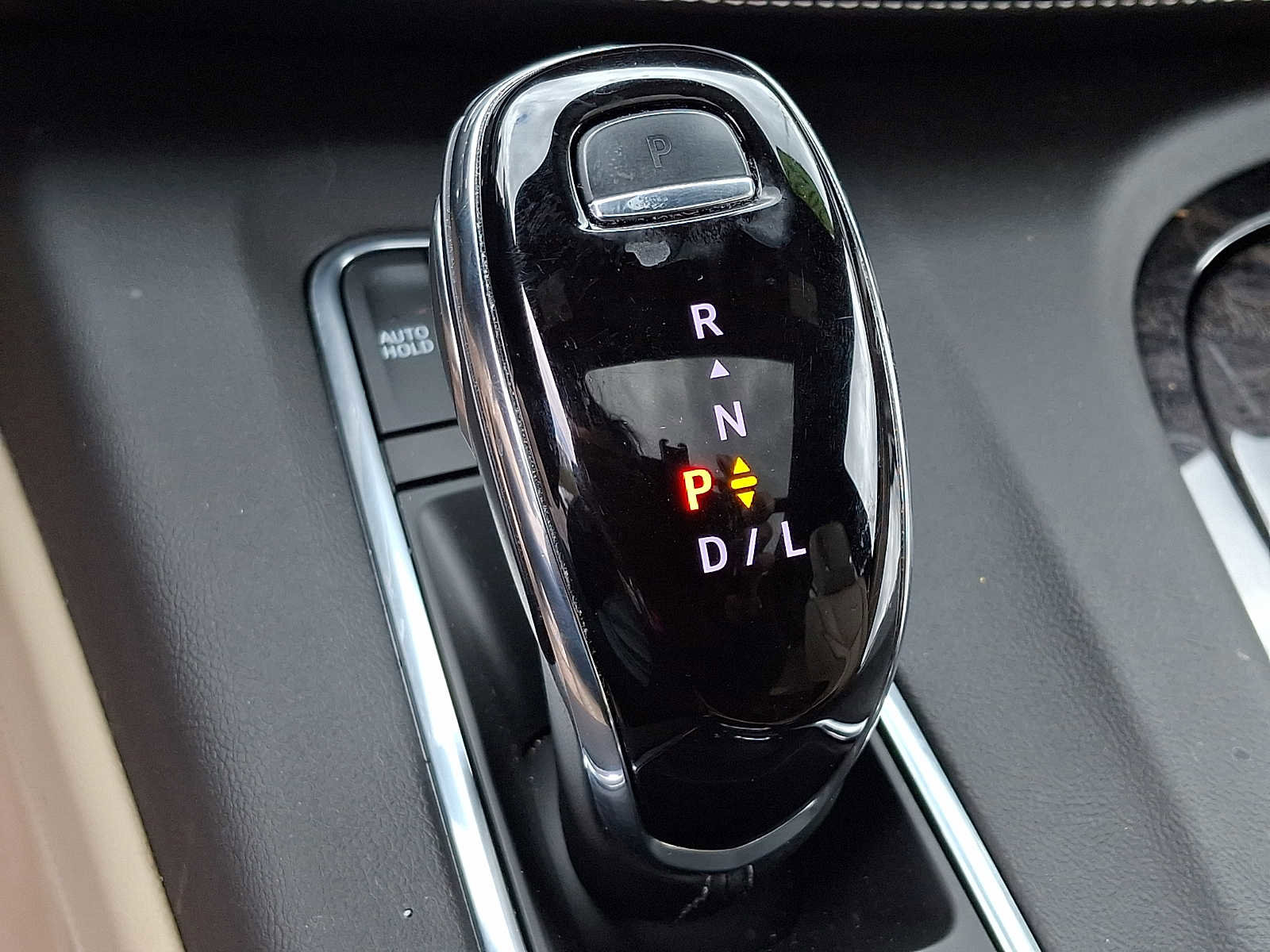 Used 2022 Cadillac Escalade Premium Luxury AWD/4WD image 17