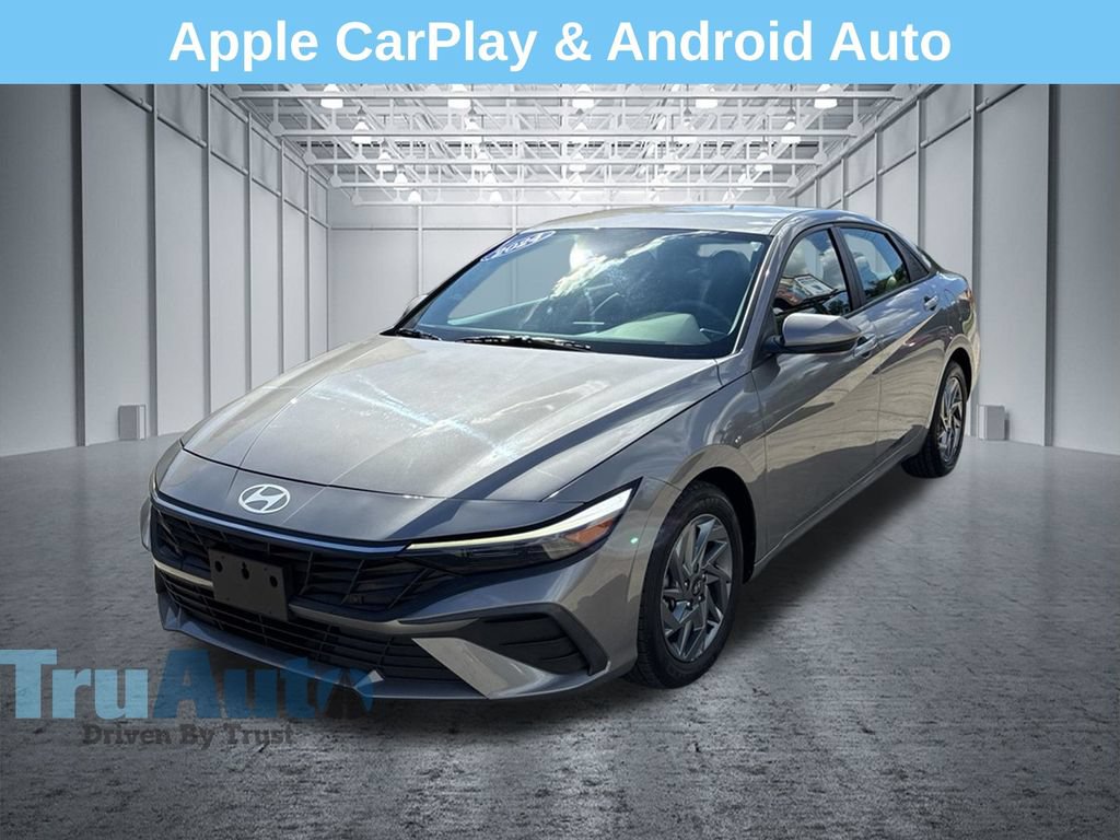 Used 2024 Hyundai Elantra SEL FWD image 3