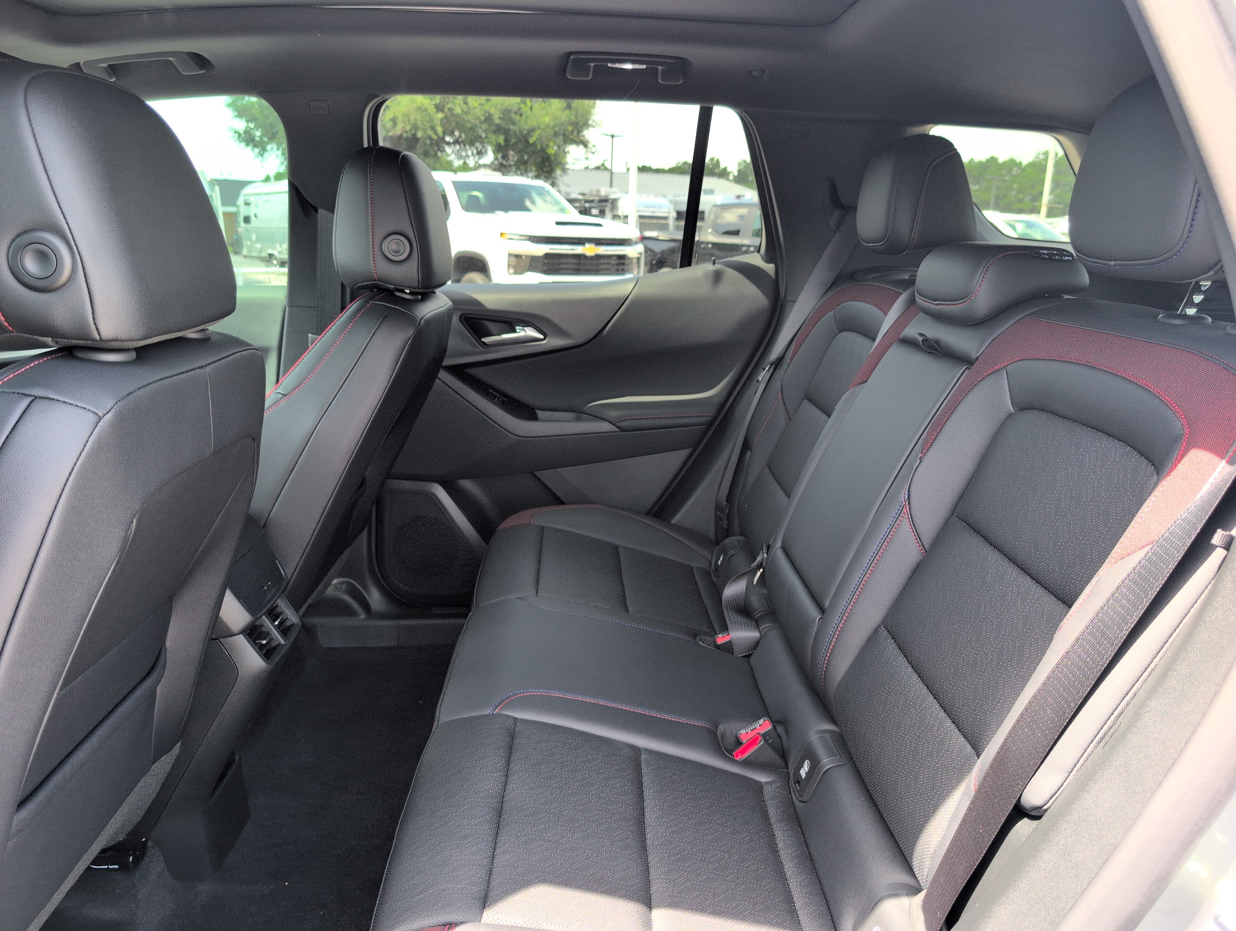 Used 2026 Chevrolet Equinox RS FWD image 33