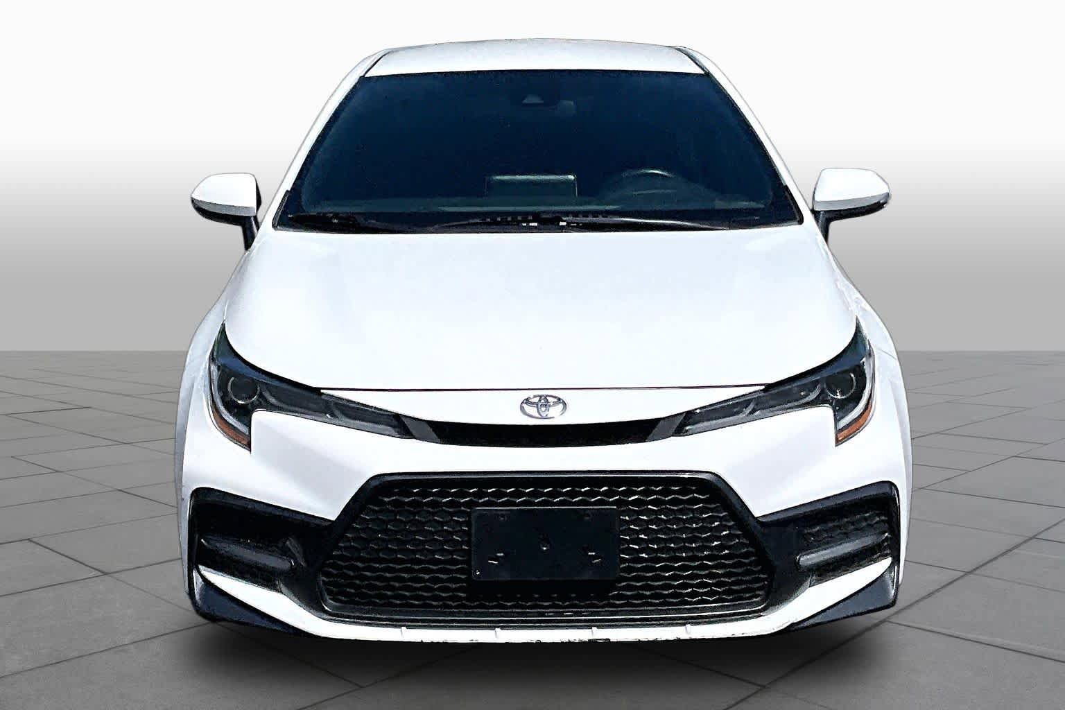 Used 2021 Toyota Corolla SE FWD image 3