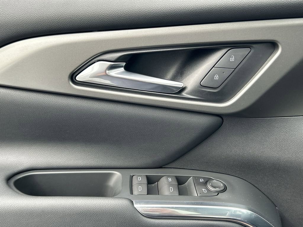 Used 2025 Chevrolet Traverse LT w/ Sun and Wheel Package image 24