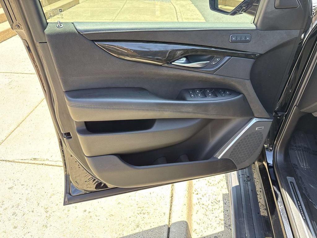 Used 2019 Cadillac Escalade Platinum AWD/4WD image 29