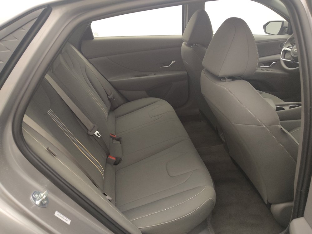 Used 2025 Hyundai Elantra Hybrid FWD image 19