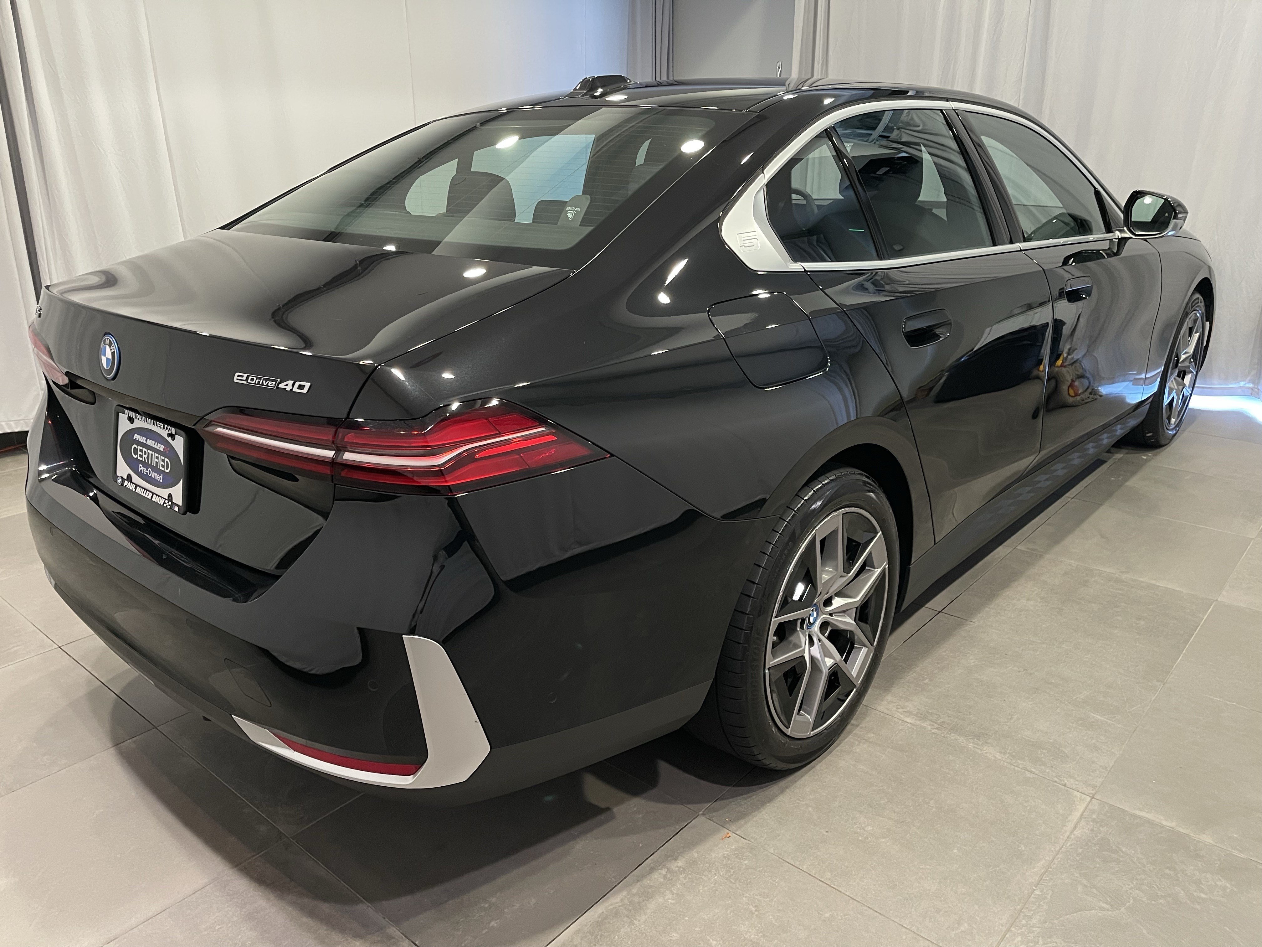Used 2024 BMW i5 eDrive40i w/ Premium Package RWD image 6
