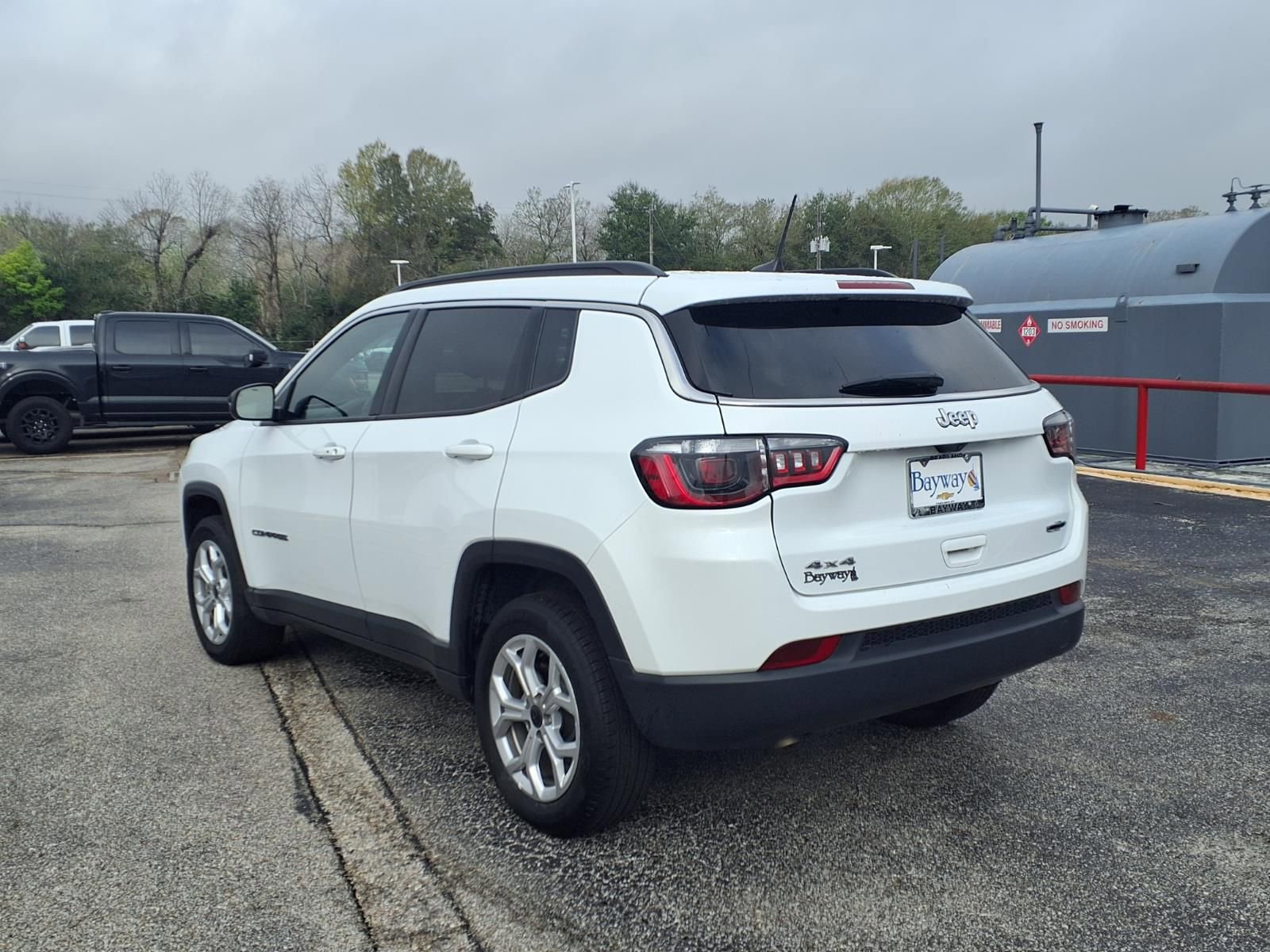 Used 2025 Jeep Compass Latitude image 23
