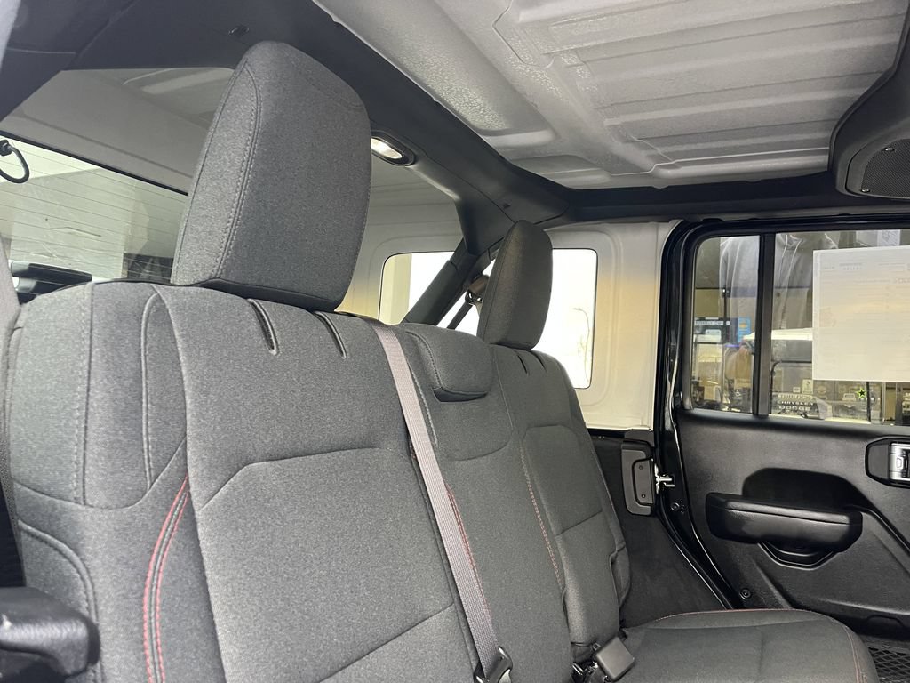Used 2025 Jeep Wrangler Unlimited Rubicon AWD/4WD image 21