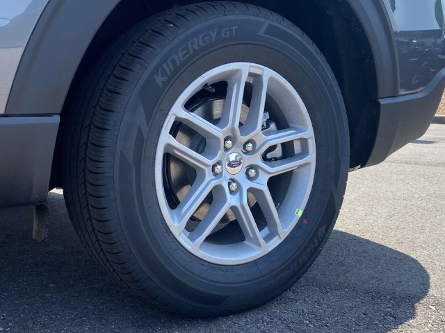 New 2026 Ford Explorer Active RWD image 9