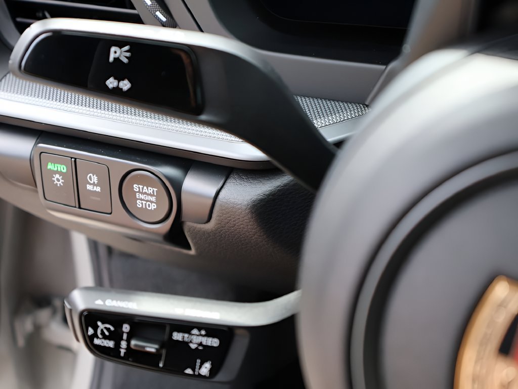 Certified 2025 Porsche 911 Carrera RWD image 30