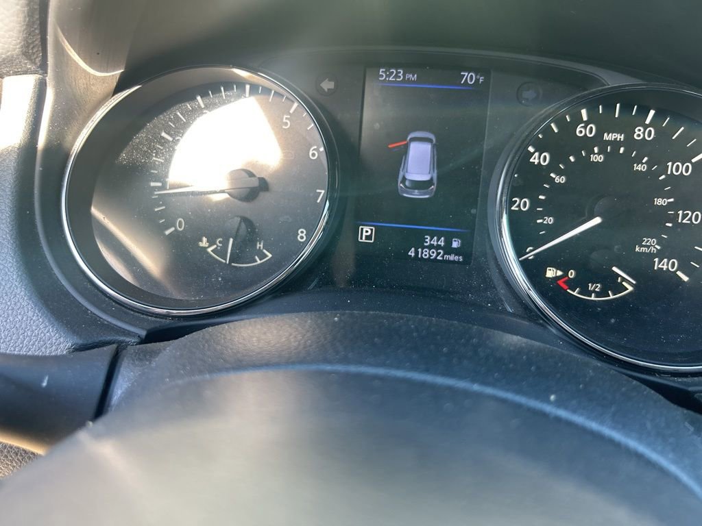 Used 2020 Nissan Rogue SV w/ Premium Package image 18