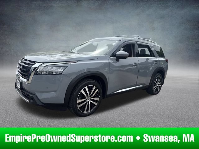 Used 2024 Nissan Pathfinder Platinum w/ Cargo Package