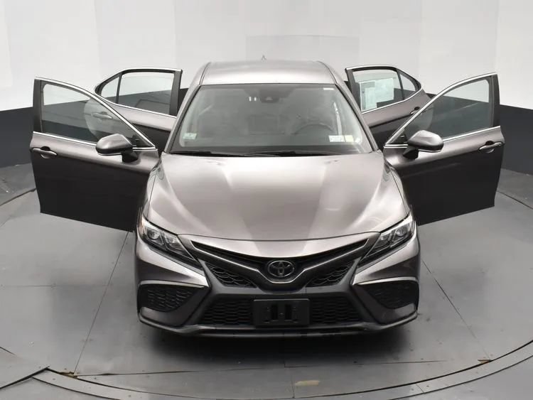 Used 2023 Toyota Camry SE FWD image 10