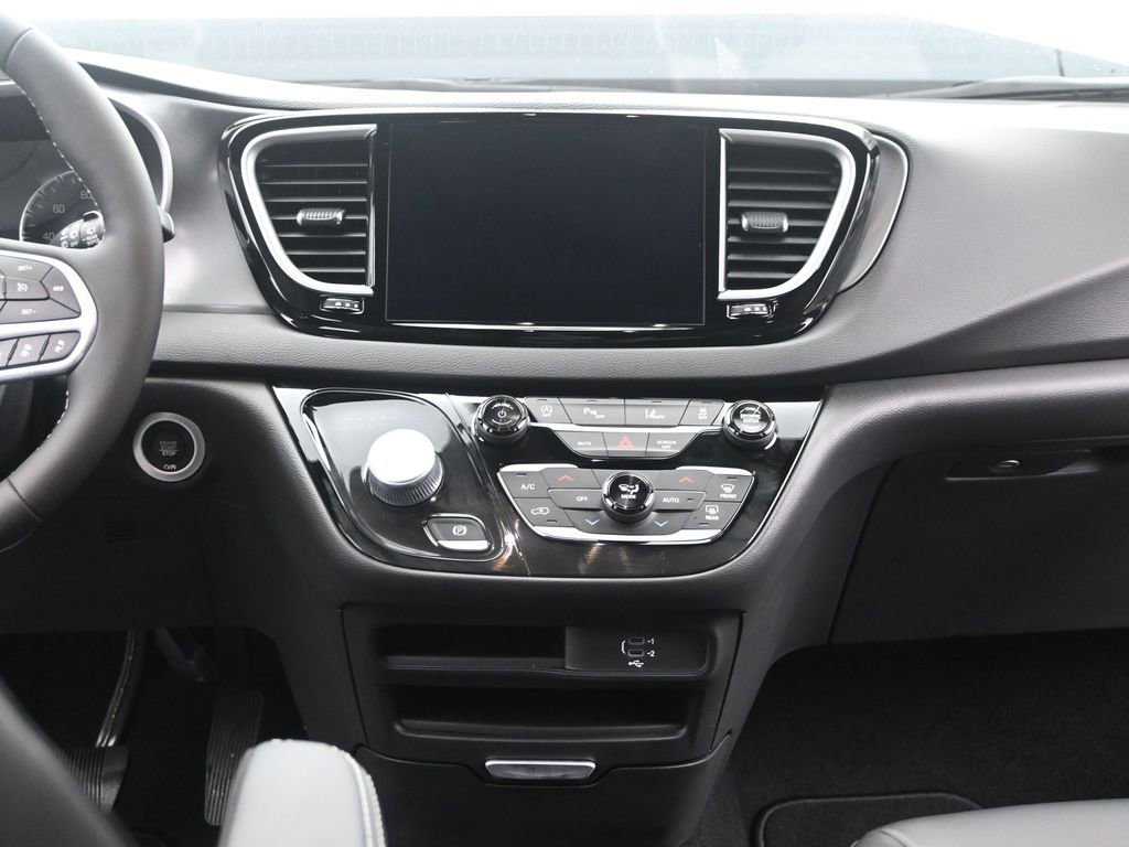 New 2026 Chrysler Voyager LX FWD image 25