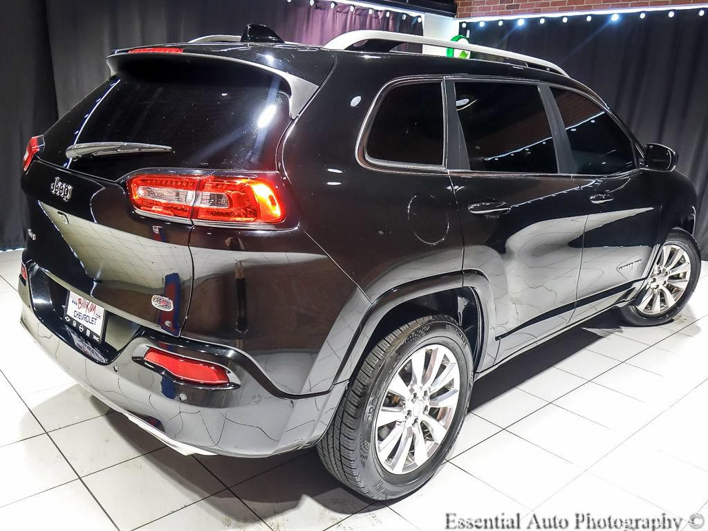 Used 2017 Jeep Cherokee Overland w/ Technology Group AWD/4WD image 10