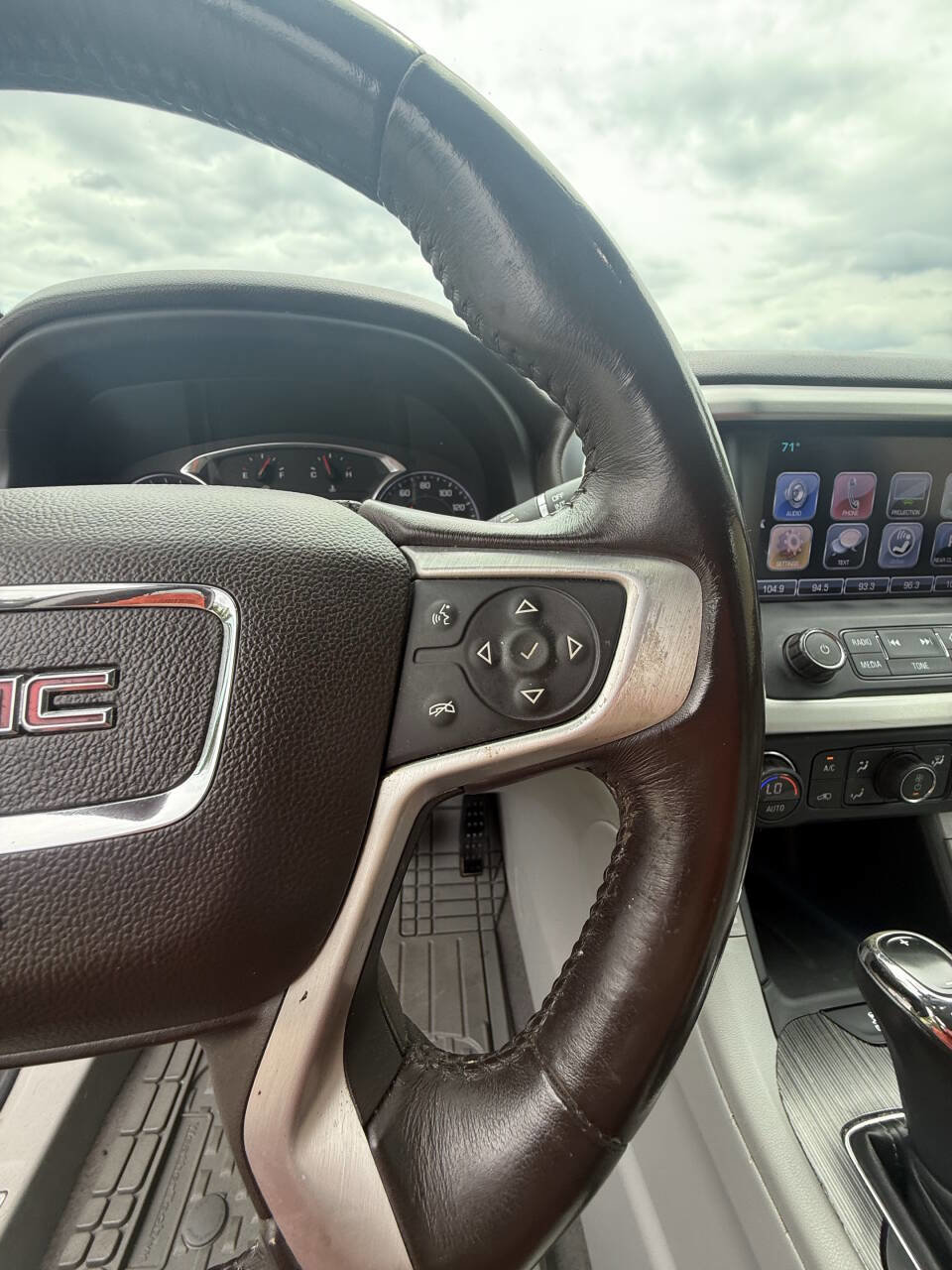 Used 2017 GMC Acadia SLT image 18