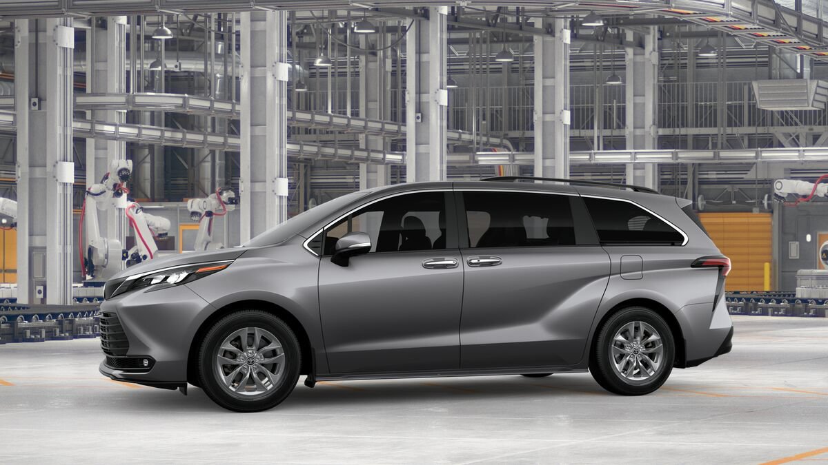 New 2026 Toyota Sienna XLE AWD/4WD image 3