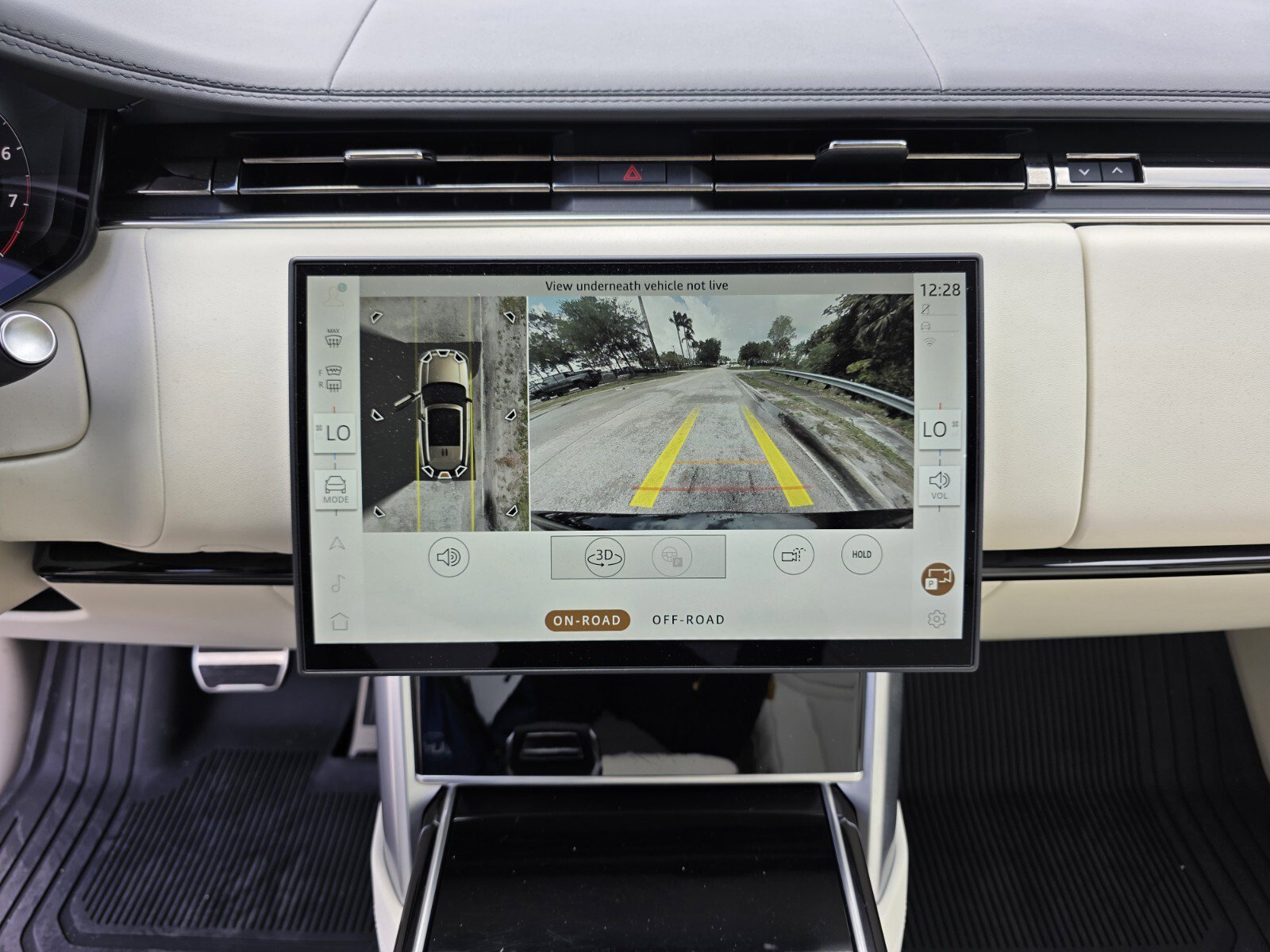 Certified 2025 Land Rover Range Rover SE image 20