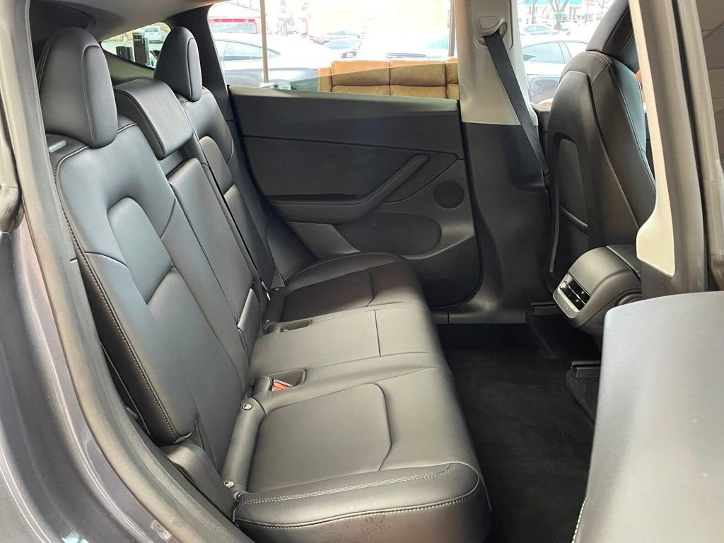 Used 2022 Tesla Model Y Long Range image 20