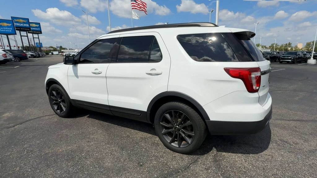 Used 2017 Ford Explorer XLT w/ Equipment Group 202A FWD image 6