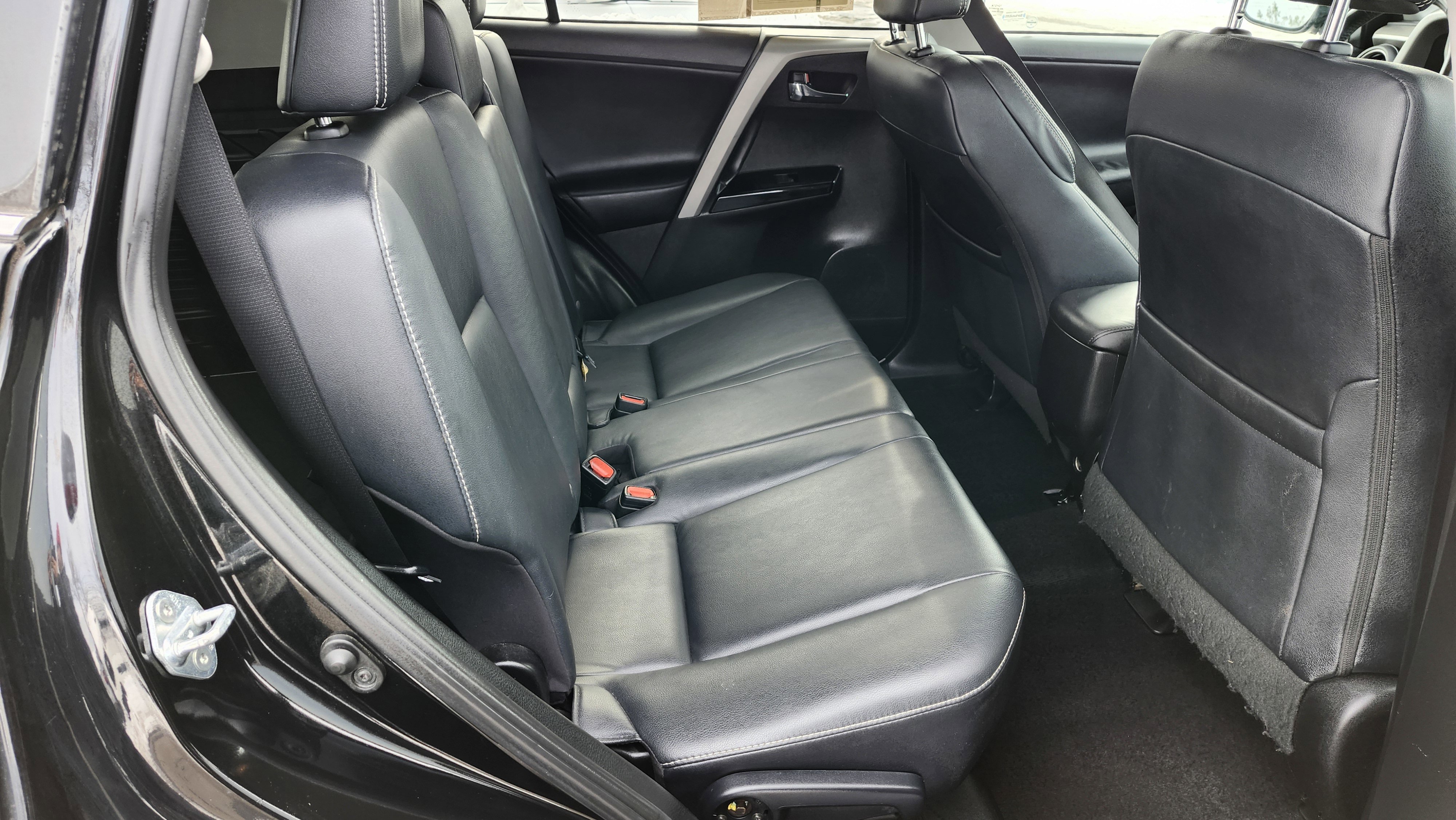 Used 2016 Toyota RAV4 Limited w/ Advanced Technology Package image 18