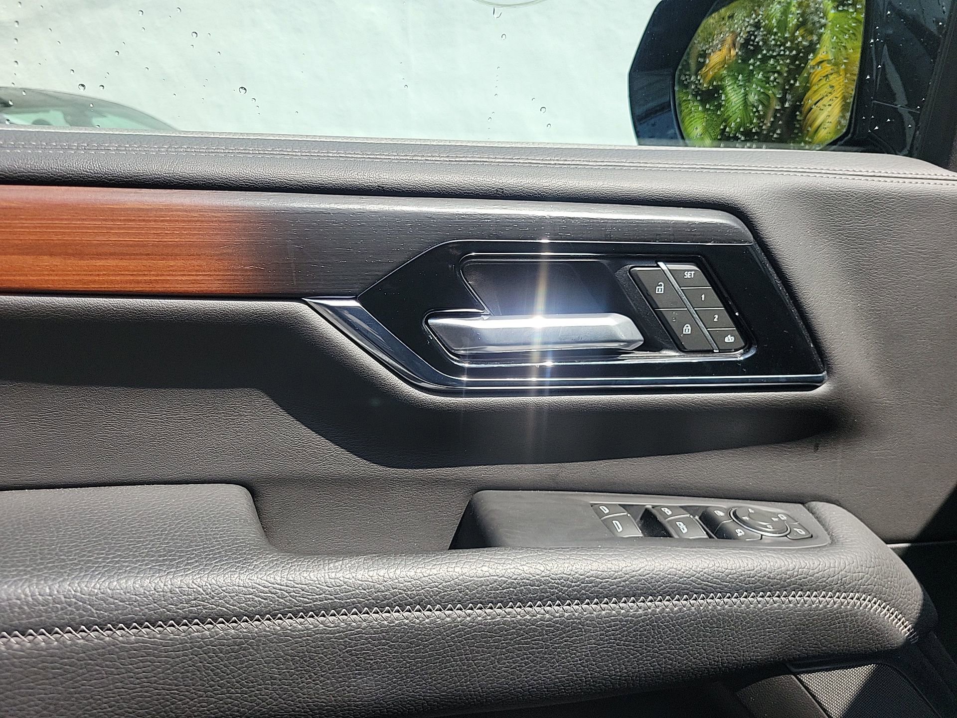 Used 2025 GMC Yukon Denali AWD/4WD image 26