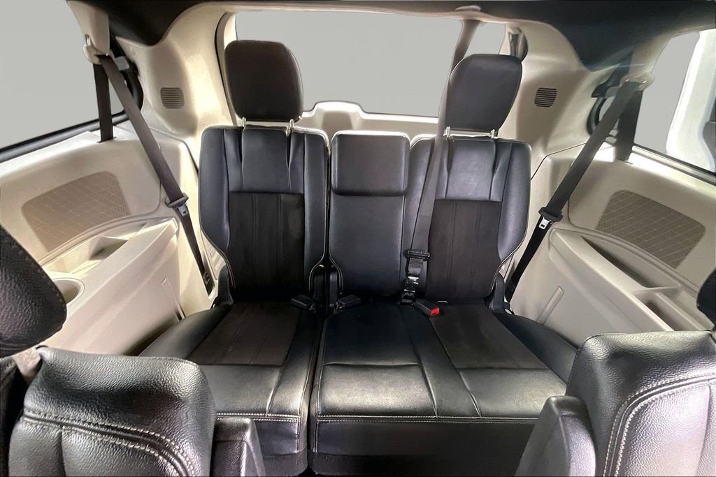 Used 2020 Dodge Grand Caravan SXT image 28