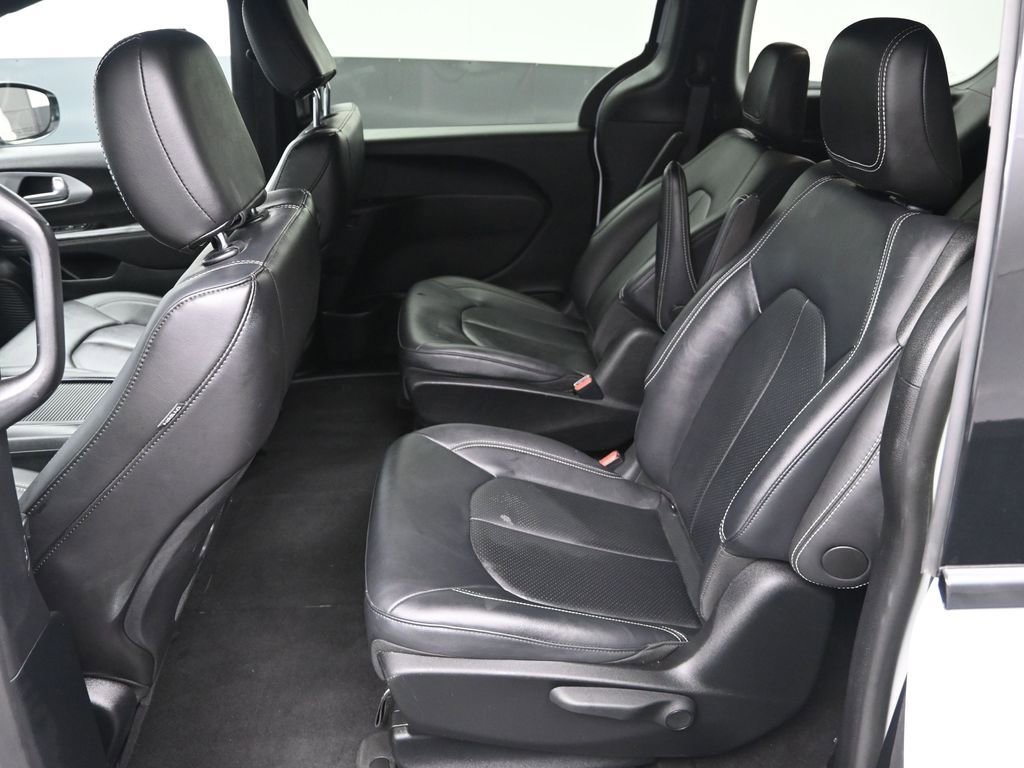 Used 2024 Chrysler Pacifica Select image 28