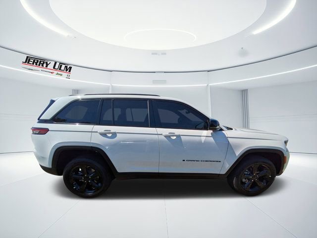 New 2025 Jeep Grand Cherokee Limited w/ Black Appearance Package image 2