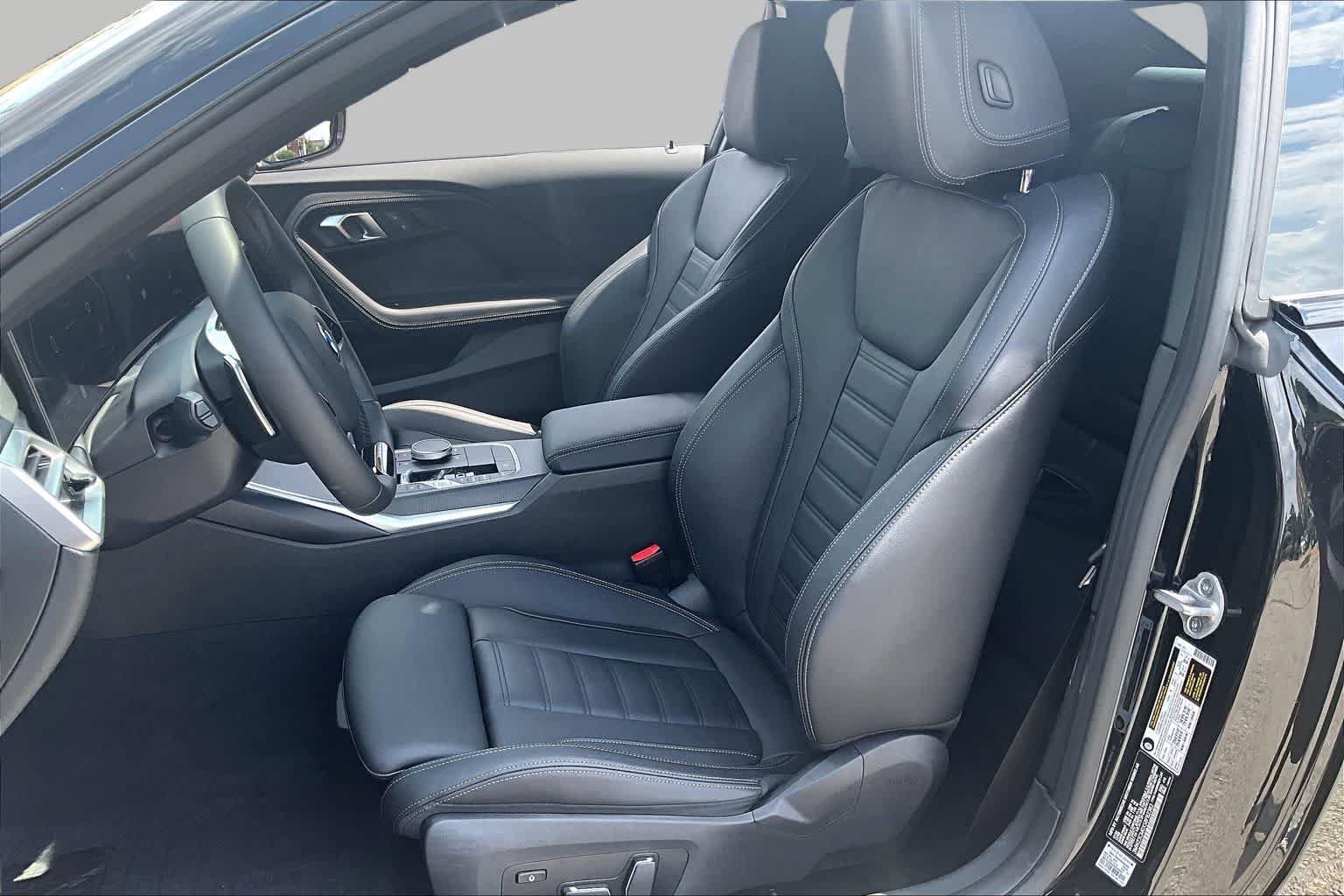 Used 2025 BMW 230i Coupe w/ Convenience Package RWD image 7