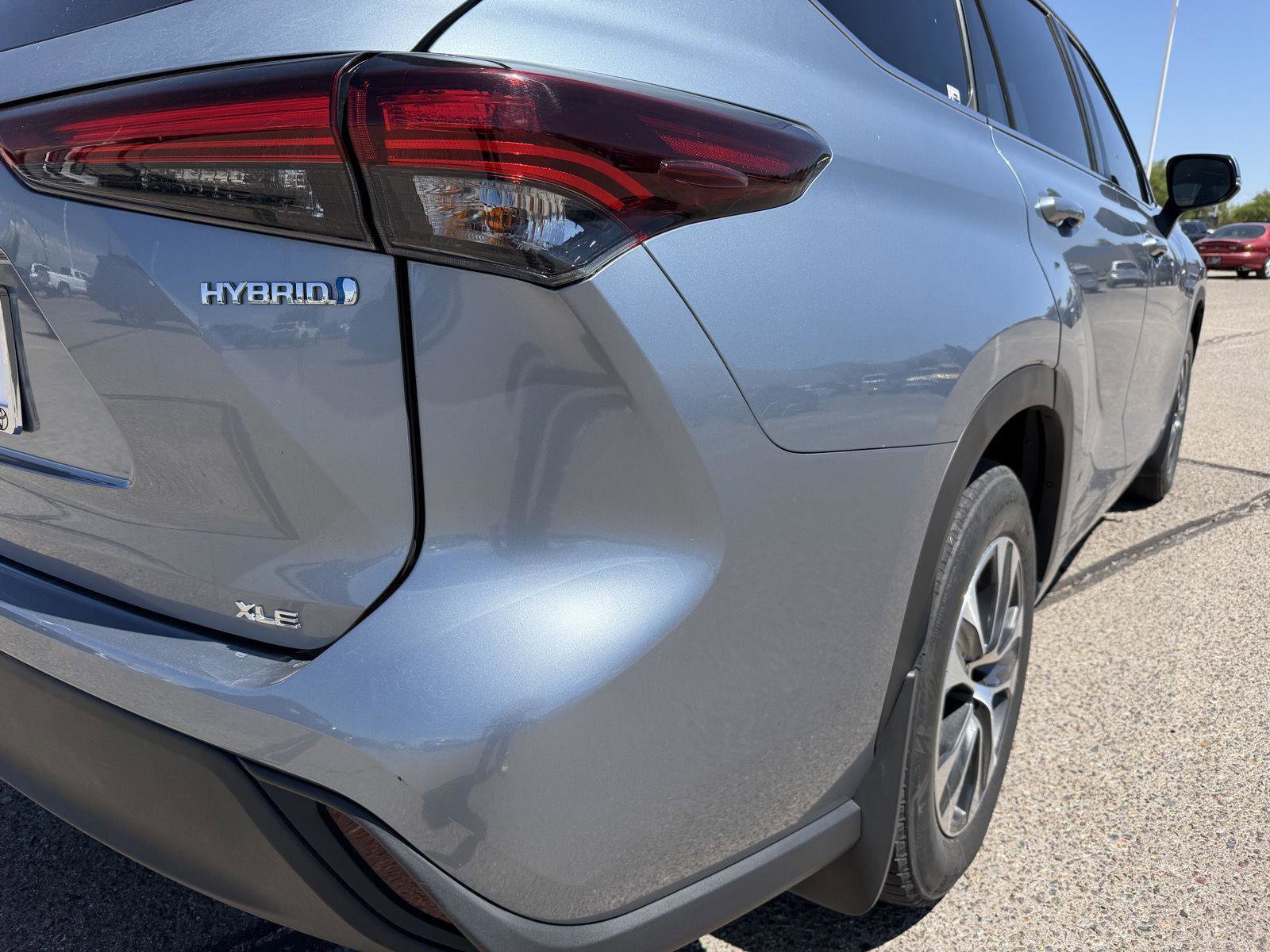 Used 2024 Toyota Highlander XLE AWD/4WD image 16