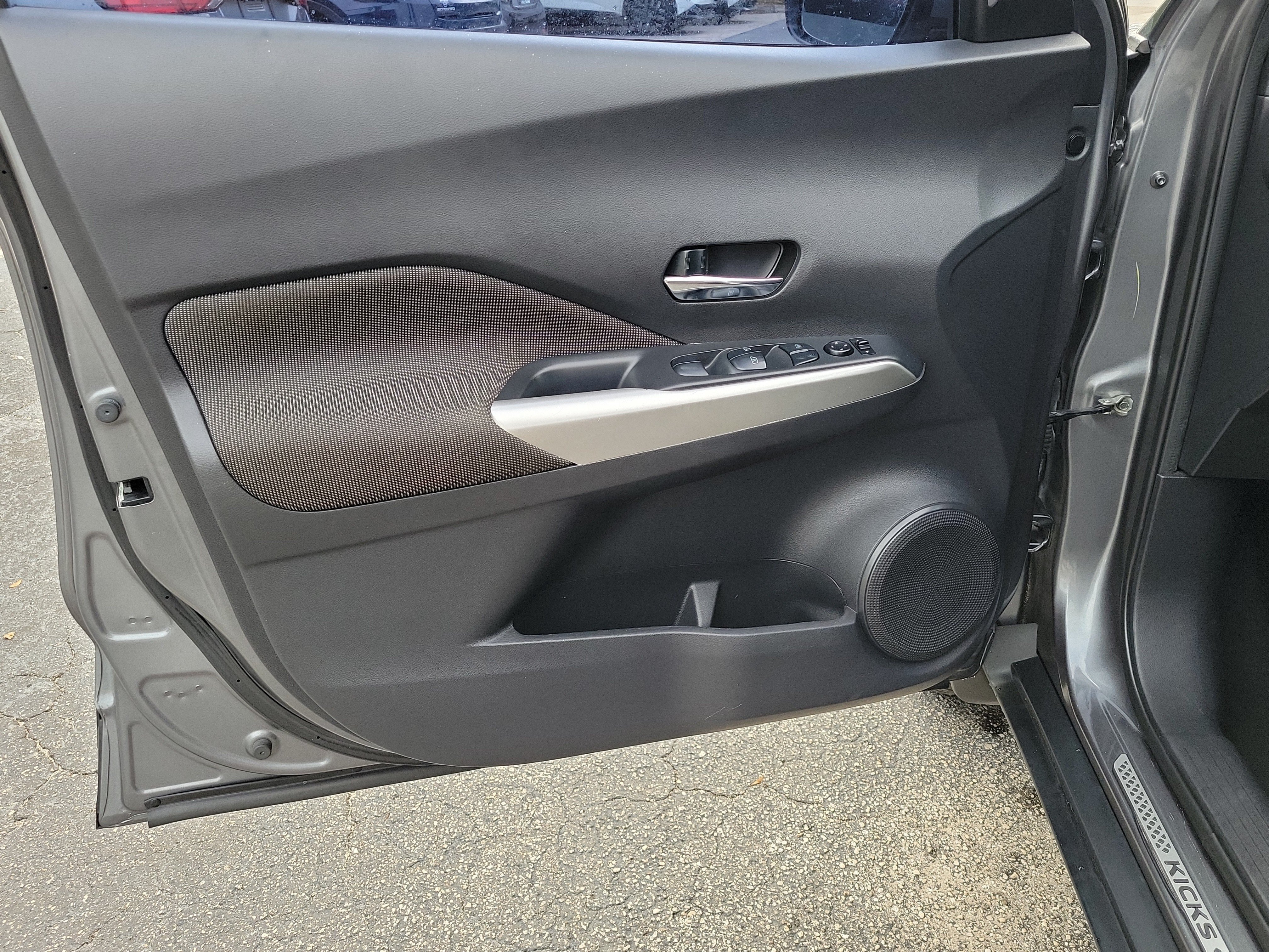 Used 2019 Nissan Kicks SV w/ Exterior Package FWD image 17
