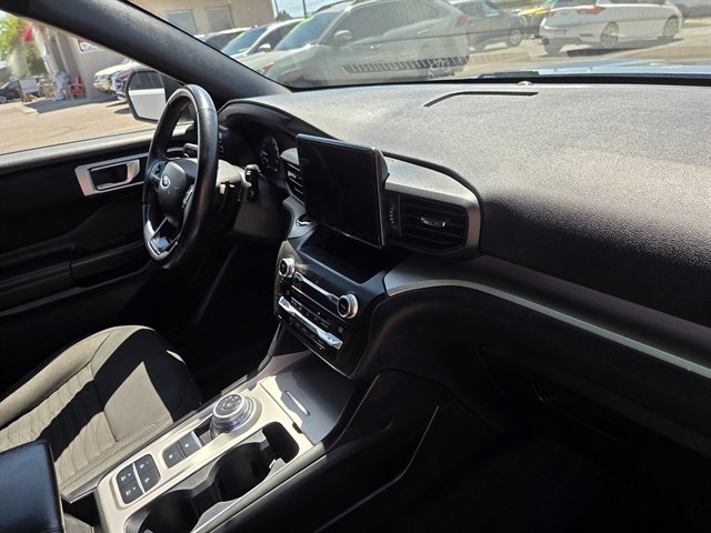 Used 2020 Ford Explorer XLT image 4