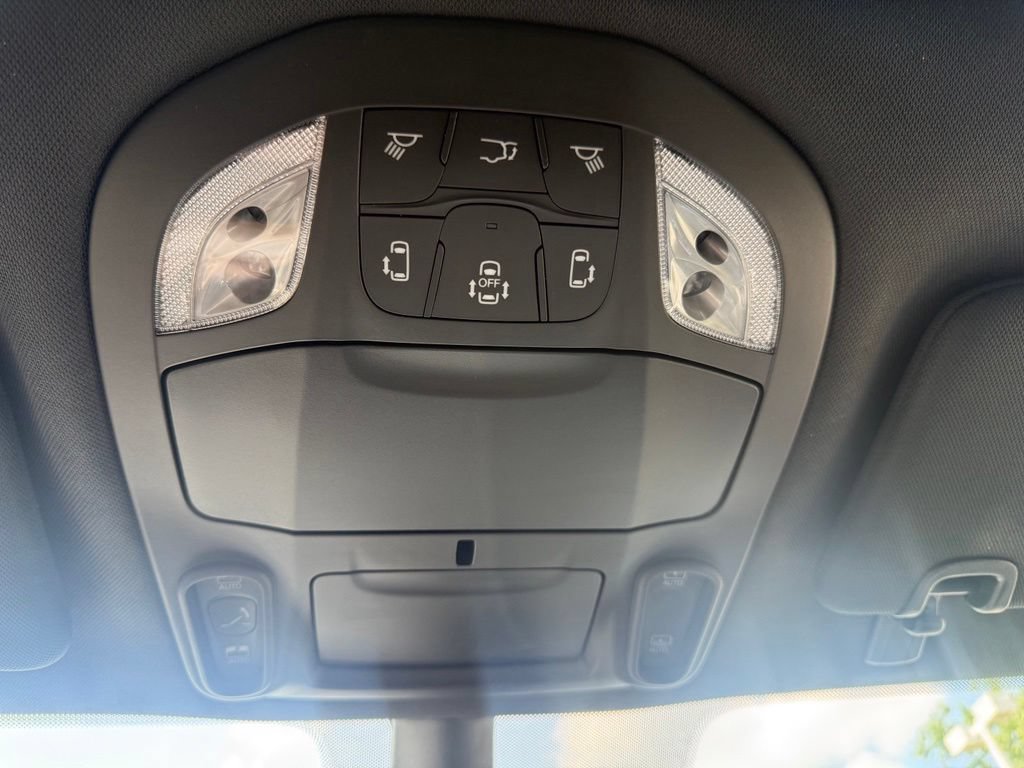 New 2027 Chrysler Pacifica Limited FWD image 24