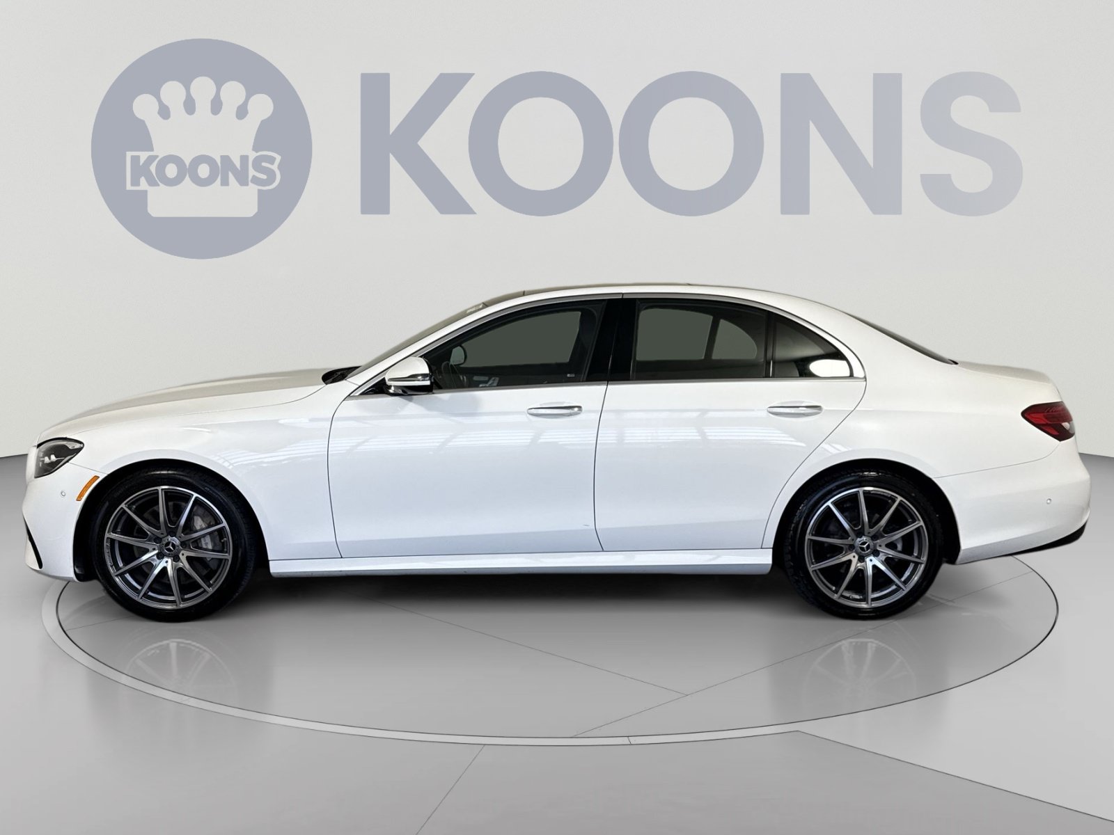 Used 2023 Mercedes-Benz E 350 4MATIC Sedan image 2