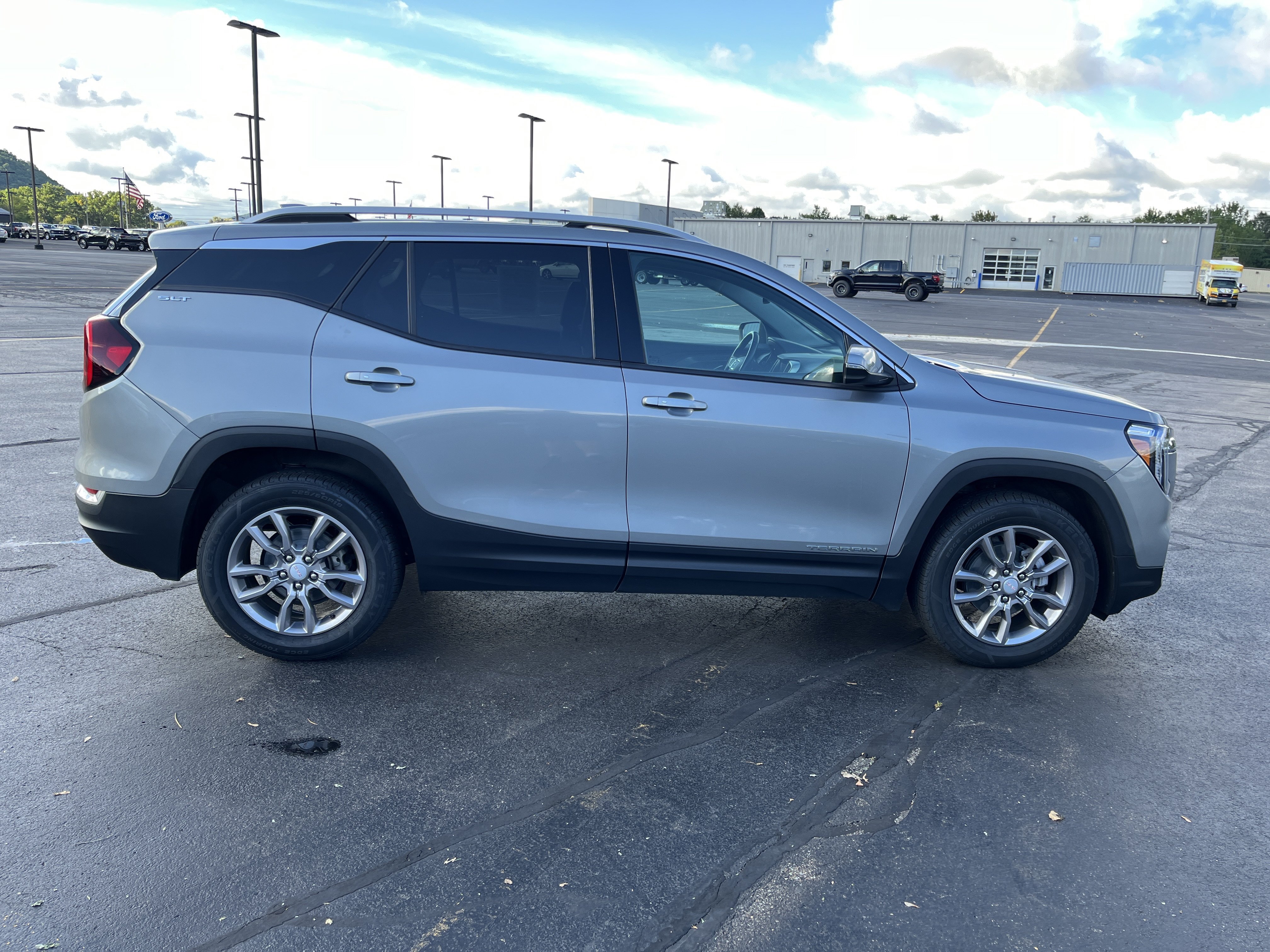 Used 2023 GMC Terrain SLT AWD/4WD image 8