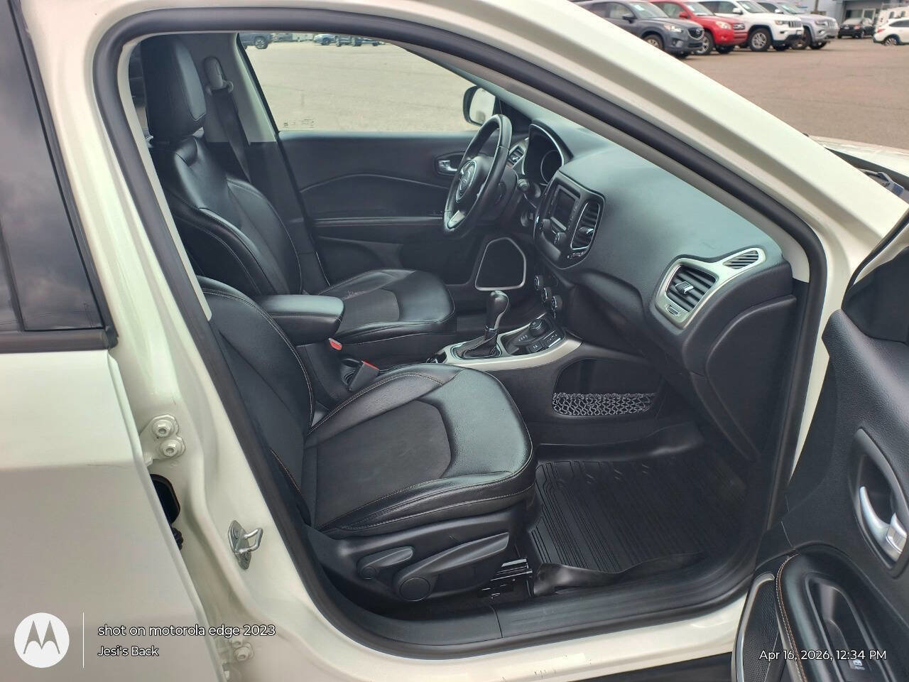 Used 2017 Jeep Compass Latitude AWD/4WD image 12