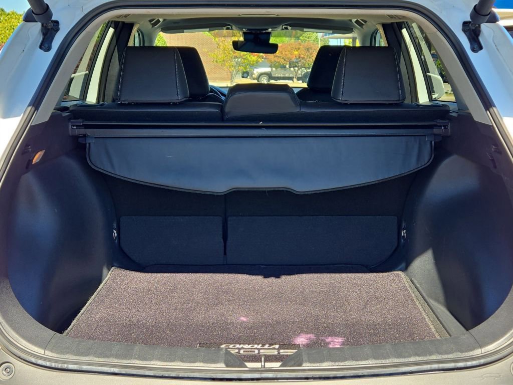 Used 2022 Toyota Corolla Cross XLE w/ Convenience Package image 10