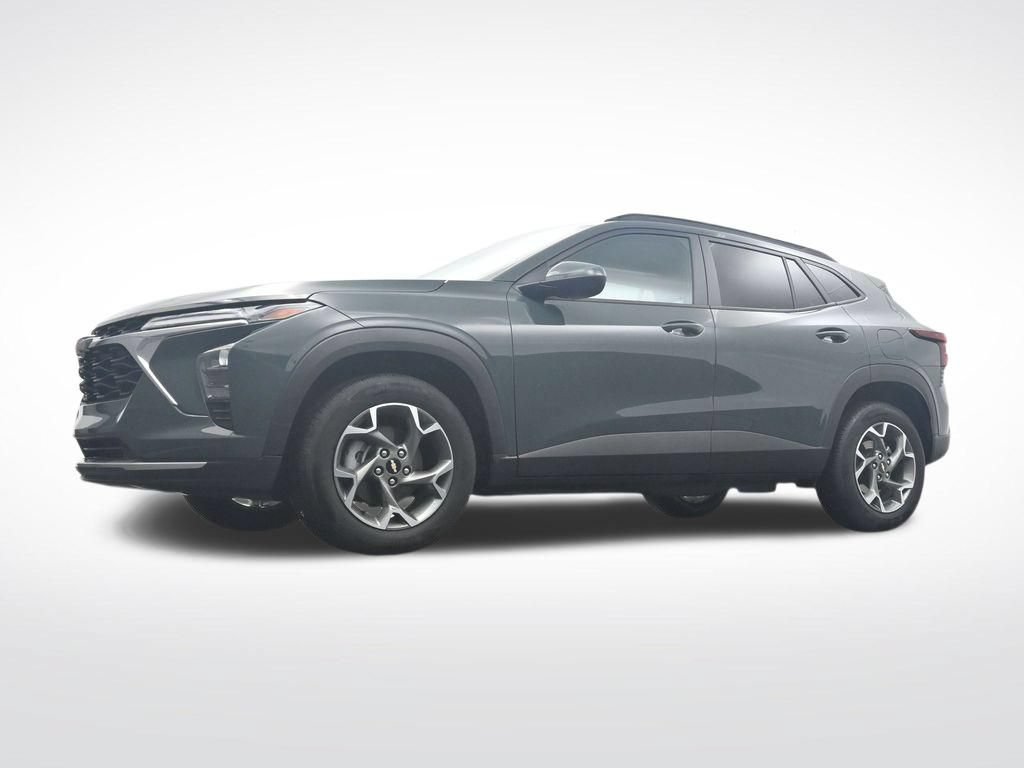 Used 2025 Chevrolet Trax LT FWD image 29