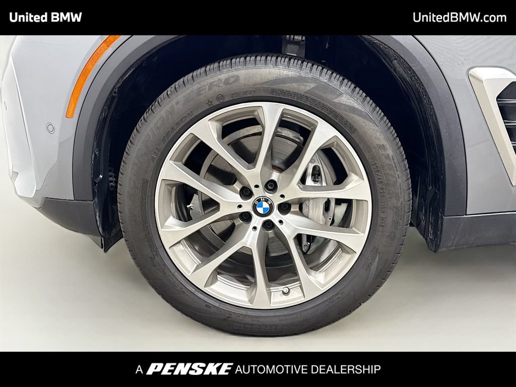 Used 2024 BMW X5 xDrive40i w/ Parking Assistance Package AWD/4WD image 2