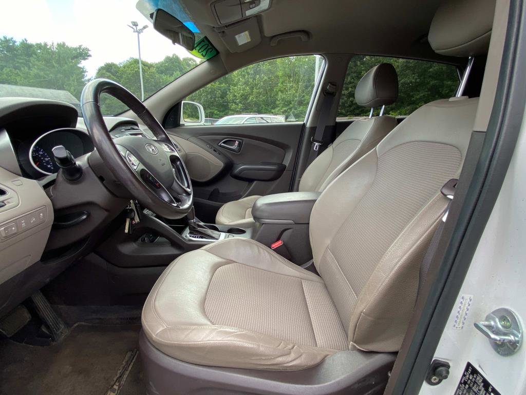 Used 2015 Hyundai Tucson SE image 16