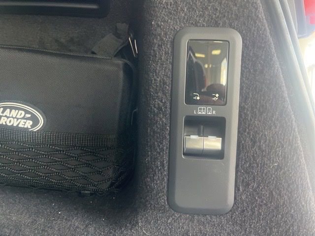 Used 2025 Land Rover Range Rover Sport image 9