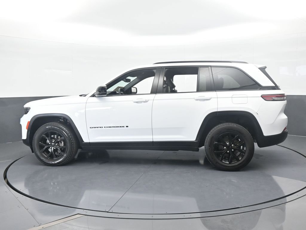 Used 2024 Jeep Grand Cherokee Altitude RWD video 3