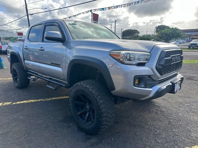 Used 2017 Toyota Tacoma TRD Off-Road AWD/4WD image 9