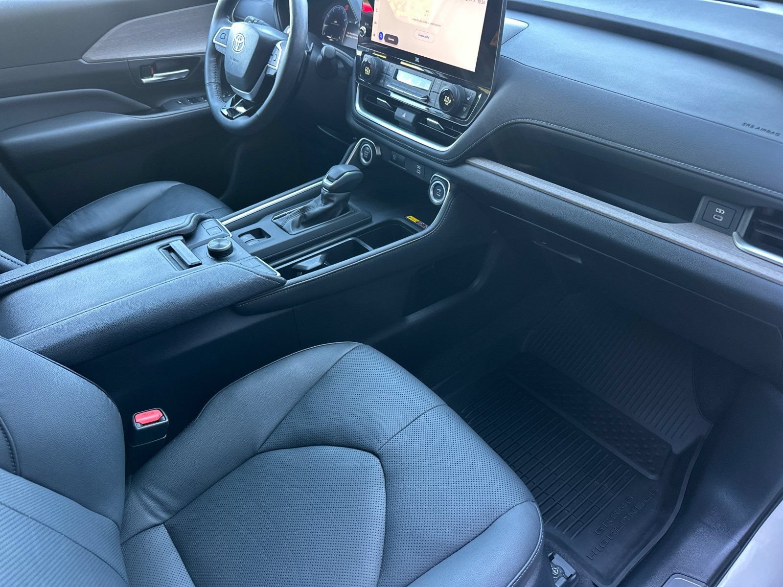 Used 2024 Toyota Grand Highlander AWD image 17
