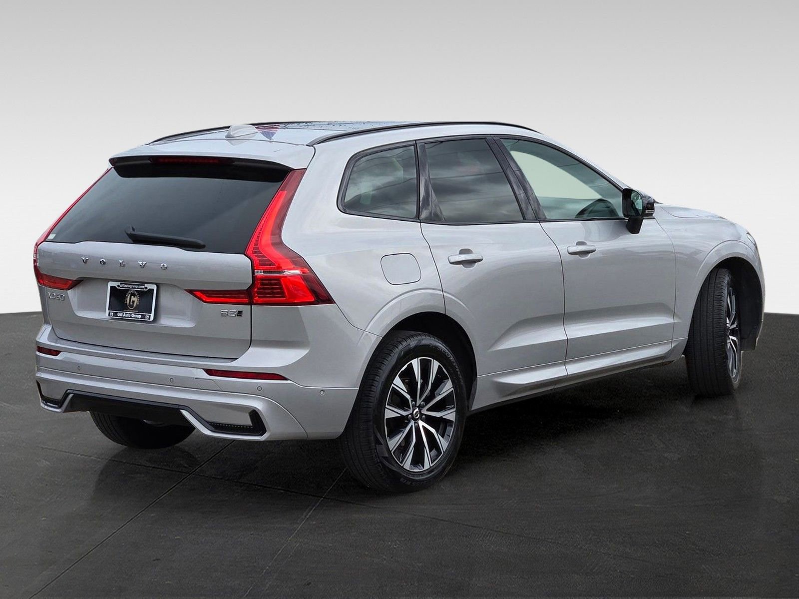 Used 2025 Volvo XC60 B5 Plus image 4